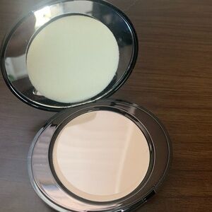 NWOB No7 Perfect Light Pressed Powder in Shade Translucent